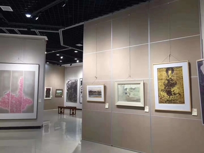 美術館活動展板設計生產廠家 價格、廠家選擇與隔斷美術設計解析